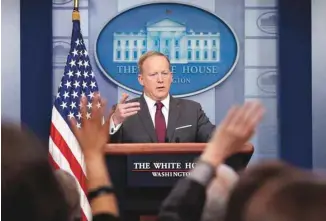  ?? PABLO MARTINEZ MONSIVAIS ASSOCIATED PRESS ?? Sean Spicer a souvent eu maille à partir avec les journalist­es lors de ses points de presse.