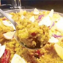  ??  ?? Spanish-Filipino classics like Paella Valenciana are well executed by Tomar At Amorita Resort.