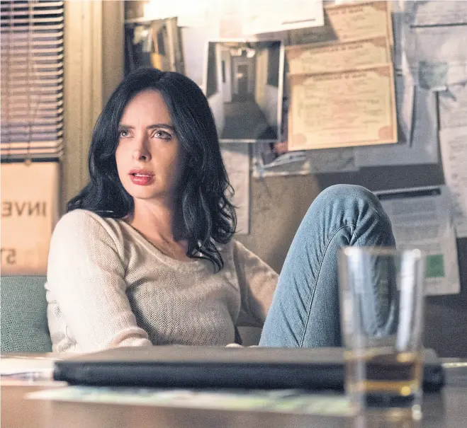  ?? Netflix ?? En estos nuevos capítulos, Jones (Krysten Ritter) indaga en su pasado para intentar echar luz sobre su presente