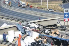  ?? Picture: Nigel Sibanda ?? SYSTEMATIC PROBE. Five people were injured when the bridge collapsed on August 9 this year.