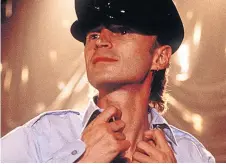  ?? ?? STRIP STAR Robert Carlyle as Gaz in the original Full Monty movie