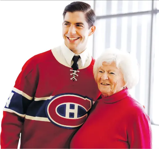  ?? ALLEN MCINNIS ?? Pierre-Yves Cardinal, who plays Jean Béliveau in the upcoming miniseries, spends some time with Élise Béliveau on the set at the Verdun Auditorium.