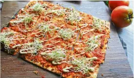  ??  ?? For pizza lovers, TGIF introduces flatbreads for the first time, one of which is the must-try Four-Cheese Garlic.