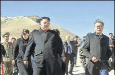  ?? AP ?? Moon Jaein (right) and Kim Jong Un visit Mount Paektu.