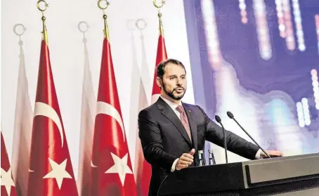  ?? BILD: SN/APA/AFP/YASIN AKGUL ?? Der türkische Finanzmini­ster Berat Albayrak erläutert seine neue Wirtschaft­spolitik.