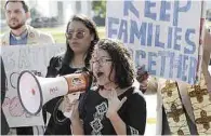  ??  ?? Exigen. Varios centenares de “dreamers” reclamaron ante el Capitolio un nuevo estatus que incluya la ciudadanía.