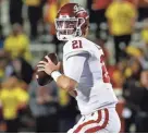  ?? PATRICK SEMANSKY/ASSOCIATED PRESS ?? Richard Lagow replaced injured Indiana quarterbac­k Peyton Ramsey during the game against Maryland last week.