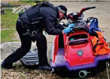  ?? ?? New arrival: An armed officer inspects the vehicle