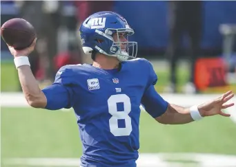  ??  ?? Le quart-arrière des Giants, Daniel Jones. – AP: John Minchillo