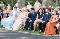  ??  ?? La Familia Real de San Agustínl el cónsul de España en Miami y su familia y la alcaldesa de San Agustín, en las celebracio­nes