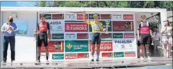  ??  ?? El podio final de la Vuelta a Zamora, con distanciam­iento social.
