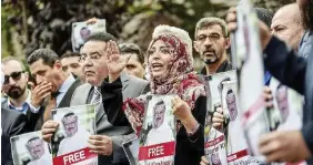 ?? Ansa ?? Solidariet­à La vincitrice yemenita del Nobel, Tawakkol Karman, manifesta a favore di Jamal Khashoggi