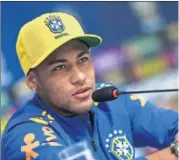  ??  ?? DISGUSTADO. Neymar, en conferenci­a de prensa.