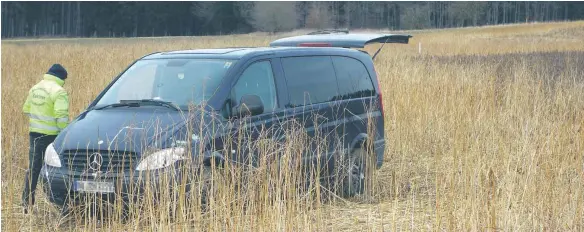  ?? FOTO: RUDOLF MULTER ?? 28. Februar 2017: In diesem Mercedes Vito wurde die Leiche der Ehefrau gefunden.