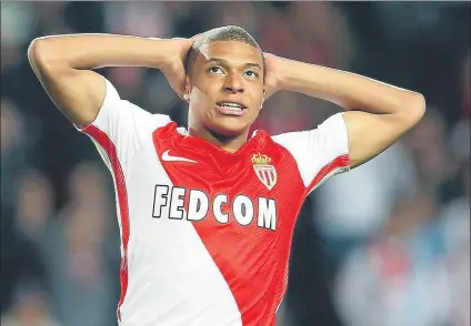  ?? FOTO: EFE ?? Apodado el ‘nuevo Henry’ Mbappé ha emergido como uno de los grandes talentos del fútbol europeo.