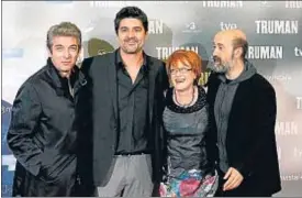  ?? JUANJO MARTIN / EFE ?? Ricardo Darín, Cesc Gay, Marta Esteban y Javier Cámara