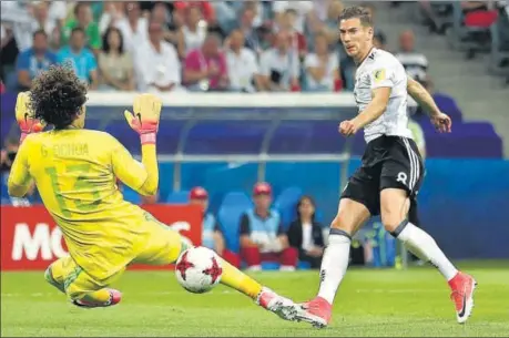  ?? REUTERS ?? Germany’s Leon Goretzka scores his second goal past Mexican goalkeeper Guillermo Ochoa in their ConFed Cup semifinal match on Thursday.