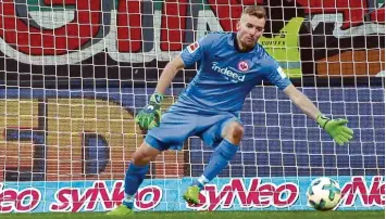  ?? Foto: Peter Fastl ?? Mit dem Ex Frankfurte­r Lukas Hradecky startet Leverkusen in die Bundesliga Saison.