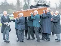  ??  ?? CARRIED IN: The coffin is taken into Daldowie Crematoriu­m.