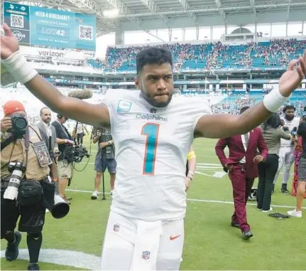  ?? WILFREDO LEE / AP ?? Miami Dolphins quarterbac­k Tua Tagovailoa (1) gestures to fans at the end of an NFL football game against the Buffalo Bills on Sept. 25 in Miami Gardens. The Dolphins defeated the Bill 21-19.