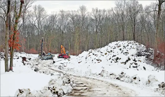  ?? SEAN D. ELLIOT/THE DAY ?? Snow blankets the cul-de-sac that will be Kathryn Court Estates off Doyle Road in Waterford last month. The developmen­t, which had been stalled for about a decade, will feature 10 lots of at least one acre with seasonal water views of the Niantic River...