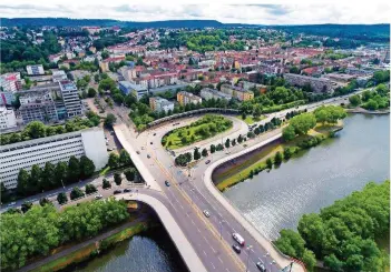  ?? FOTO: BECKER&BREDEL ?? Die Saarbrücke­r Westspange aus der Vogelpersp­ektive.