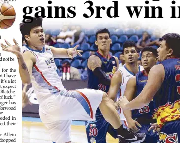  ?? JUN MENDOZA ?? Road Warrior Carl Lastimosa tries to recover the ball as E-Painters Raymond Almazan (20), Jerramy King and Beau Belga handcuff Rabeh Al Hussaini in the paint in last night’s Governors’ Cup at the Smart Araneta Coliseum.