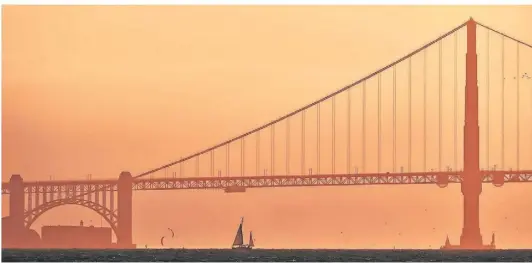  ?? FOTO: JOSE CARLOS FAJARDO/DPA ?? Die GoldenGate-Brücke: Vor 90 Jahren, am 5. Januar 1933, begannen die Bauarbeite­n an dem berühmten Wahrzeiche­n von San Francisco.
