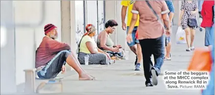  ?? Picture: RAMA ?? Some of the beggars at the MHCC complex along Renwick Rd in Suva.