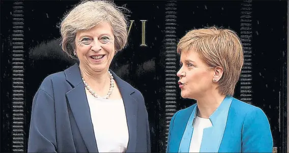  ??  ?? TASKS IN COMMON: Theresa May and Nicola Sturgeon are preparing their parties’ representa­tives for the new terms at their respective paraliamen­ts and in the coming months.