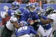  ?? THE ASSOCIATED PRESS FILE ?? Eagles defensive end Brandon Graham, here with his arms around New York Giants quarterbac­k Eli Manning, center, has had an outstandin­g season ... but one not deemed worthy of a Pro Bowl selection.