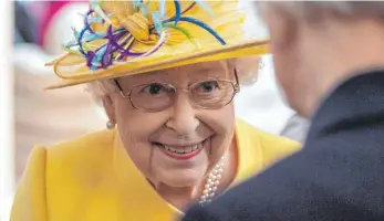  ?? FOTO: DPA ?? Hellwach: Die Queen am Gründonner­stag in der Kapelle St. George's in Windsor.