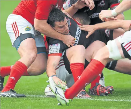  ?? Picture: Fotosport/David Gibson ?? MAN IN THE MIDDLE: John Hardie smashes his way over the line for a second-half try.