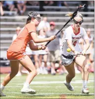 ?? Arnold Gold / Hearst Connecticu­t Media ?? Elizabeth O’Connor (left) of Ridgefield and Campbell Connors of New Canaan go after a loose ball at Jonathan Law High School in Milford on Saturday.