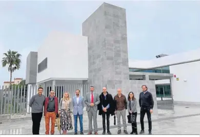  ?? ?? El alcalde y el diputado provincial de Cooperació­n y Asistencia a Municipios, ayer en el nuevo centro de salud.