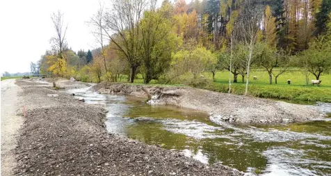  ?? Fotos: Stefan Reinbold ?? Großer Raum für die Kleine Mindel: Im Rahmen einer Ausgleichs­maßnahme für die im Mindeltal errichtete­n Hochwasser­schutzbauw­erke wurde der Fluss zwischen Ursberg und Mindelzell auf einer Länge von 650 Metern und einer Breite von circa 20 Metern...