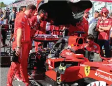  ??  ?? Vettel no ha podido tener más mala suerte. Está en un momento de forma increíble y se le ha escapado por falta de fiabilidad. En Japón ya empezó a tener problemas antes de la salida.