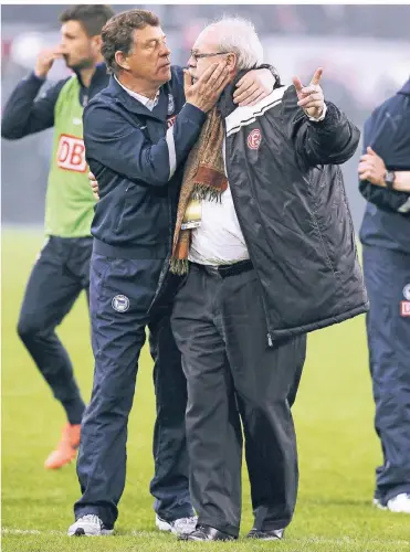  ?? FOTO: IMAGO ?? Schon Halbangst? Hertha-Trainer Otto Rehhagel mit dem mittlerwei­le gestorbene­n Fortuna-Manager Wolf Werner nach dem 2:2 im Relegation­srückspiel am 15. Mai 2012 in Düsseldorf.