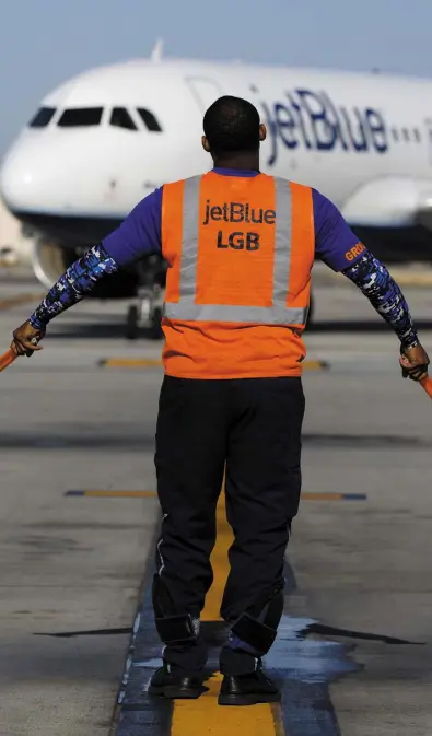  ??  ?? American carrier JetBlue is looking at ordering the long-range Airbus A321LR aircraft