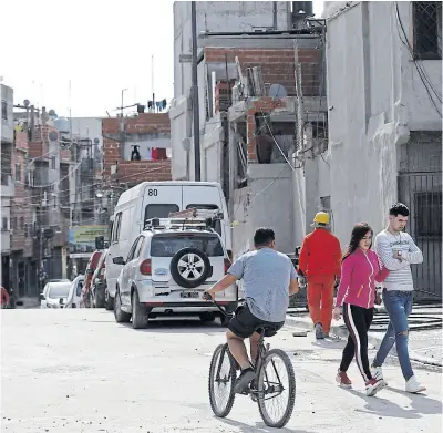  ?? Santiago filipuzzi ?? Mejor conectivid­ad para unir la villa 20 al resto de la ciudad