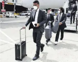  ?? REAL MADRID ?? La expedición del Real Madrid, a su llegada a Londres.