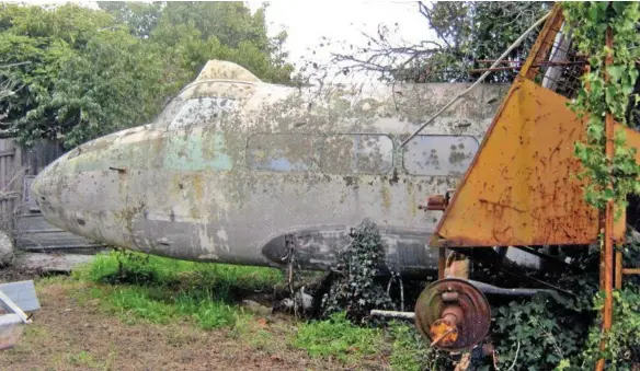  ?? PHOTOS: CONTRIBUTE­D ?? NEEDS NEW LIFE: An aircraft once operated by Unionair of Toowoomba needs a new home.