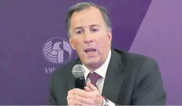  ??  ?? Preparació­n. José Antonio Meade está listo para enfrentar los ataques que recibirá.