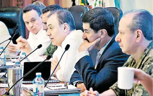  ?? /CUARTOSCUR­O ?? Gobernador­es de estados fronterizo­s se reunieron con autoridade­s de seguridad pública federal en Chihuahua