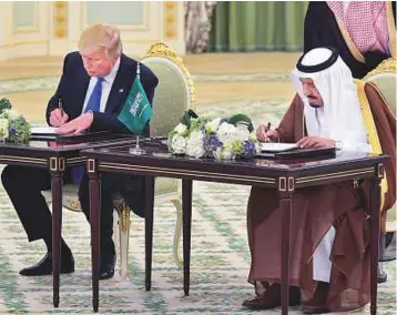  ?? AFP ?? King Salman and Trump sign the Saudi-US Joint Strategic Vision Declaratio­n at Al Yamamah Palace in Riyadh, yesterday. A number of agreements were also signed In the presence of the two leaders.