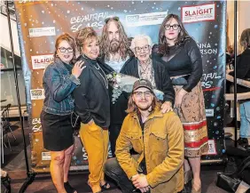  ?? DAHLIA KATZ PHOTO ?? Leslie Beauvais Skye (sister), Lynn Beauvais (sister), Tom Wilson, Mary Jane Lazare (mother), Madeline Wilson Shaw (daughter), (kneeling) Thompson Wilson (son) gather for opening night.