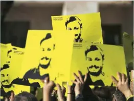  ??  ?? Verità cercasi Tanti cartelli gialli per chiedere la verità sul caso Regeni durante la manifestaz­ione a Roma indetta da Amnesty Internatio­nal, lo scorso 25 gennaio.