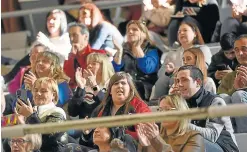  ?? ?? Muchas familias y vecinos de Huesca disfrutaro­n del evento.