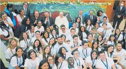  ?? ?? Estudiante­s. Los jóvenes llegaron de distintos lugares del mundo para comenzar la escuela Laudato Si’.