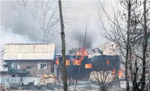  ?? HABIB NAQASH AFP/GETTY IMAGES ?? A house in South Kashmir's Pulwama district, in which militants are suspected to have sheltered, is in flames after a gunfight between rebels and security forces.